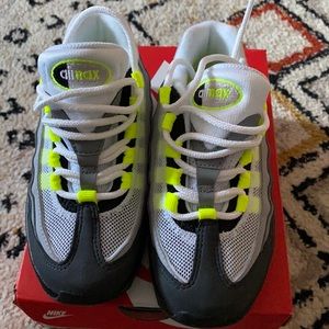 NWT Kids Nike Airmax 95 grey + lime green sz 11.5